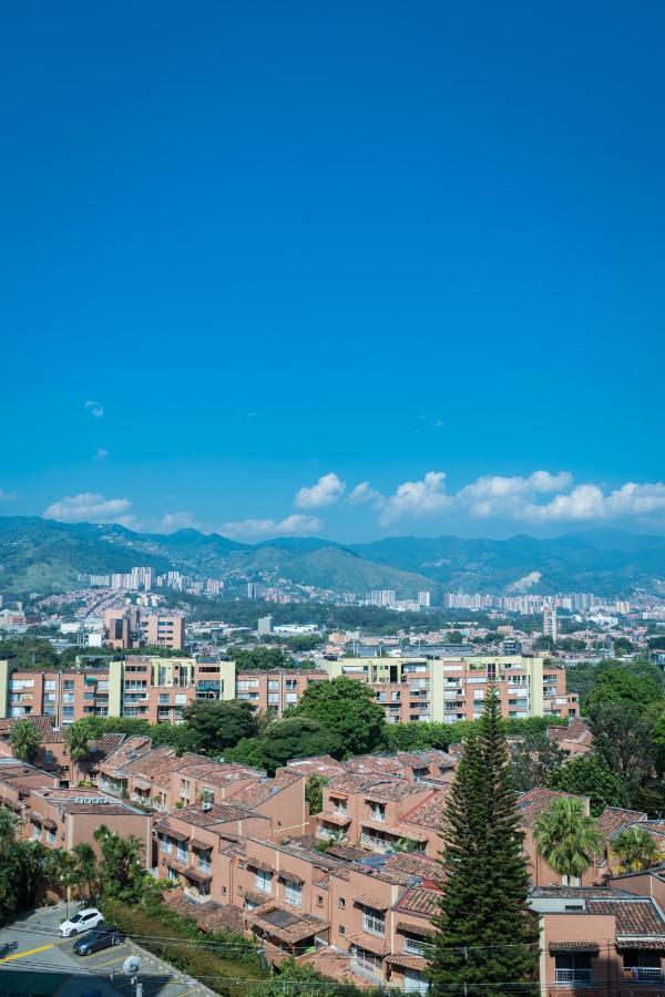 Aptos Alcazar Oviedo By Housy Host Medellín Buitenkant foto