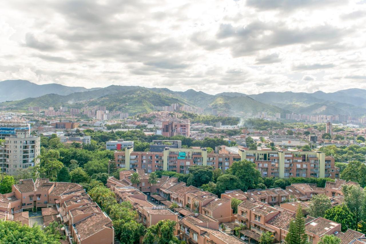 Aptos Alcazar Oviedo By Housy Host Medellín Buitenkant foto