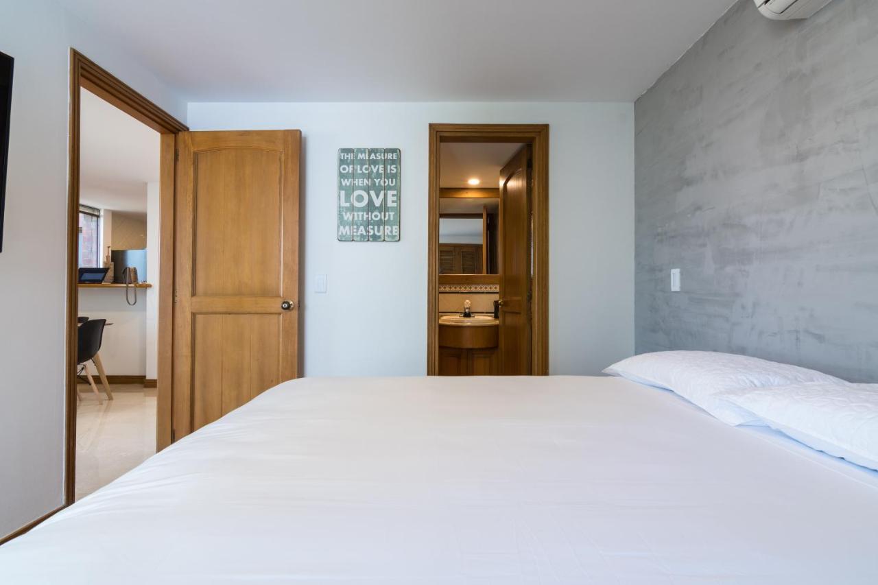 Aptos Alcazar Oviedo By Housy Host Medellín Buitenkant foto