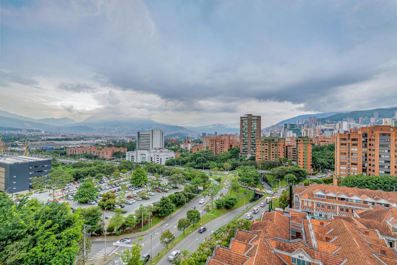 Aptos Alcazar Oviedo By Housy Host Medellín Buitenkant foto