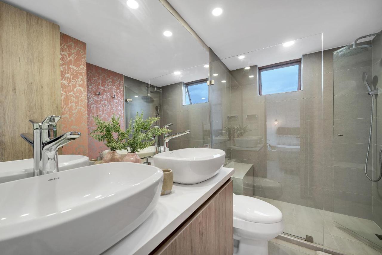 Aptos Alcazar Oviedo By Housy Host Medellín Buitenkant foto