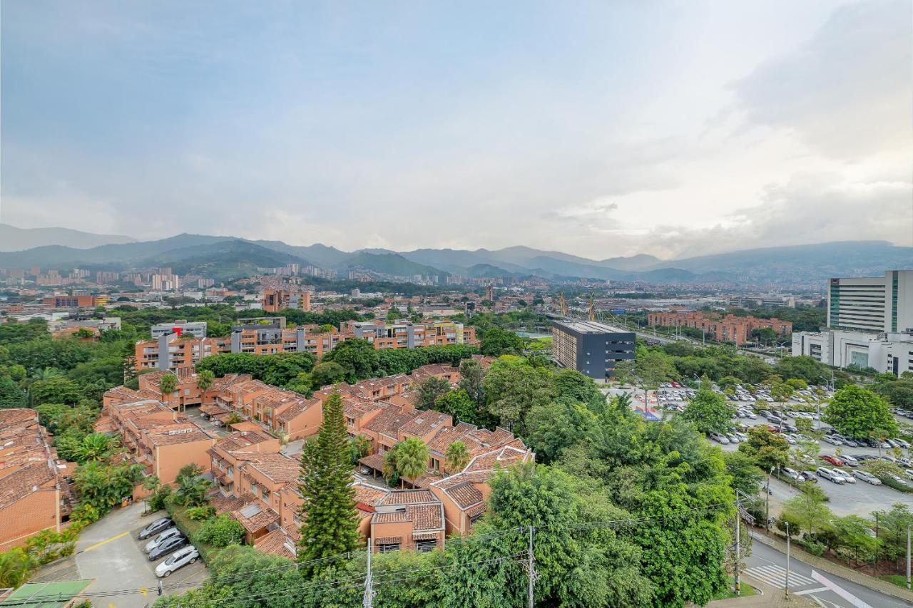 Aptos Alcazar Oviedo By Housy Host Medellín Buitenkant foto
