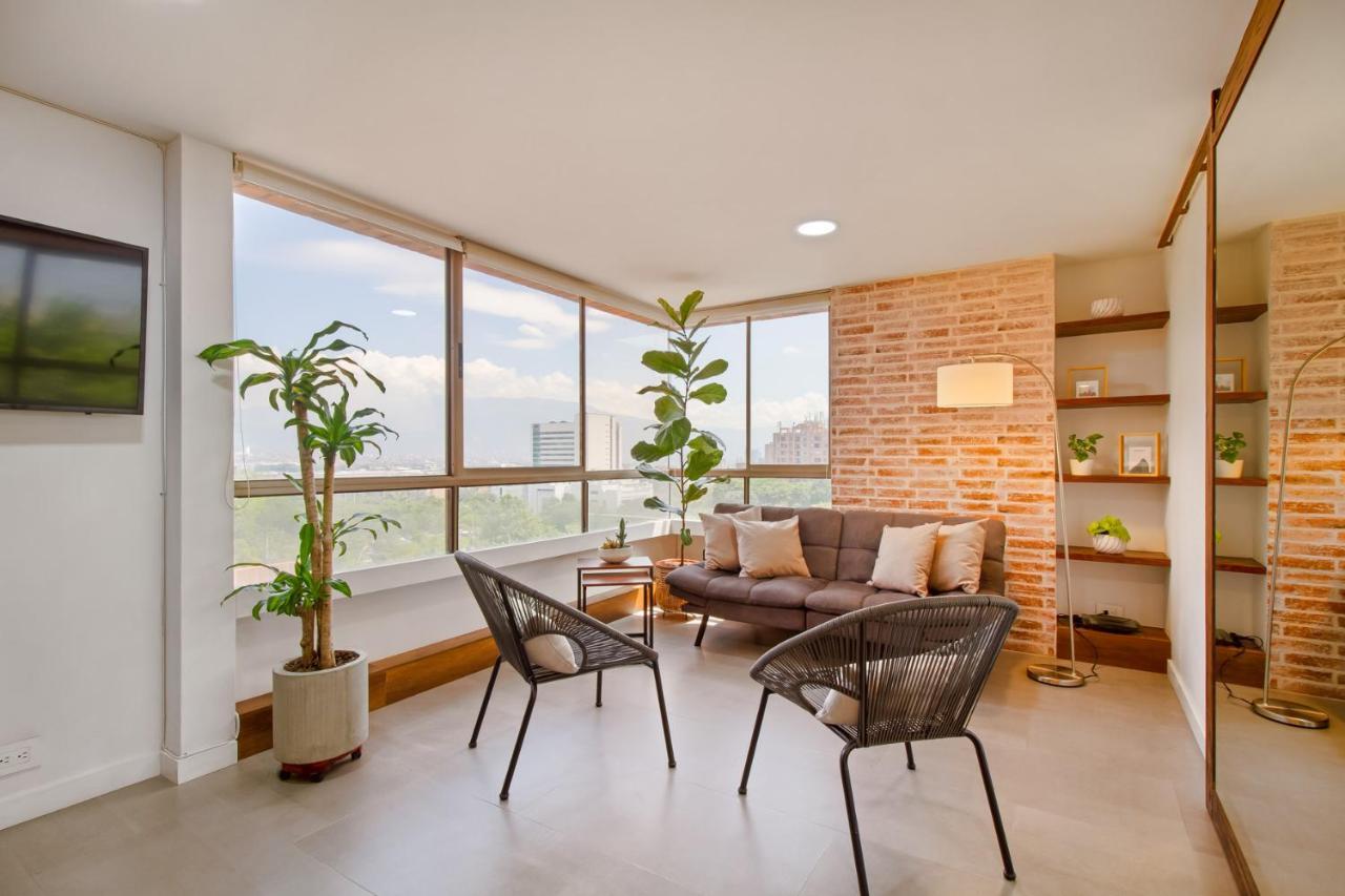 Aptos Alcazar Oviedo By Housy Host Medellín Buitenkant foto