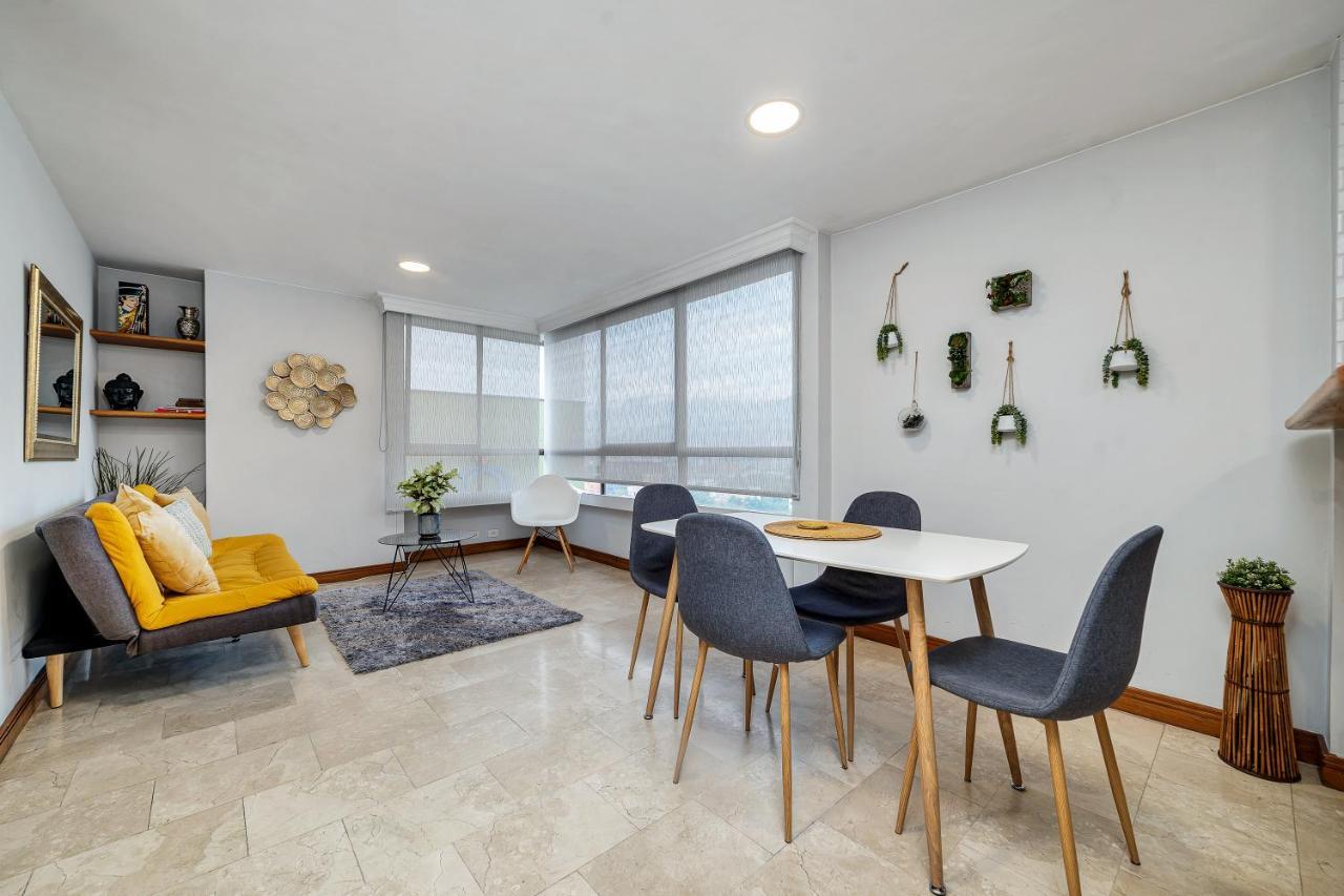 Aptos Alcazar Oviedo By Housy Host Medellín Buitenkant foto