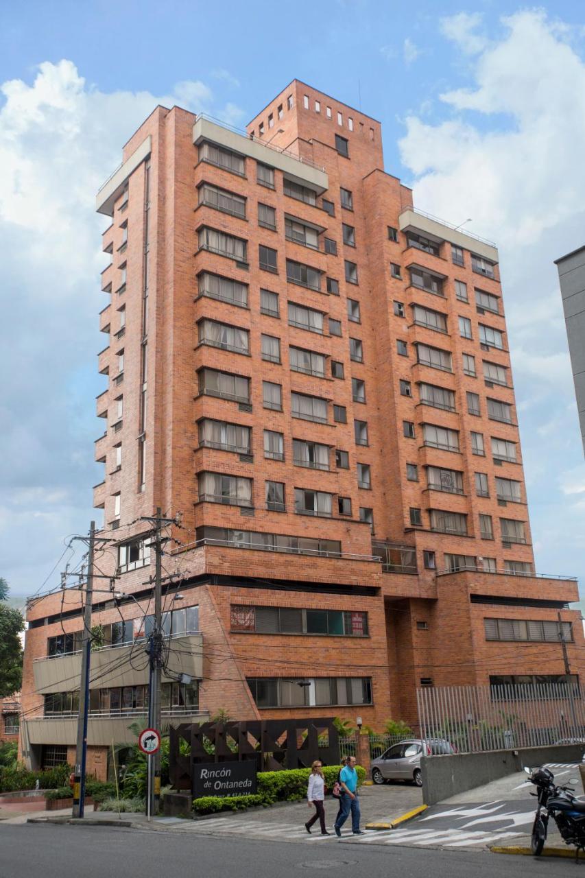Aptos Alcazar Oviedo By Housy Host Medellín Buitenkant foto